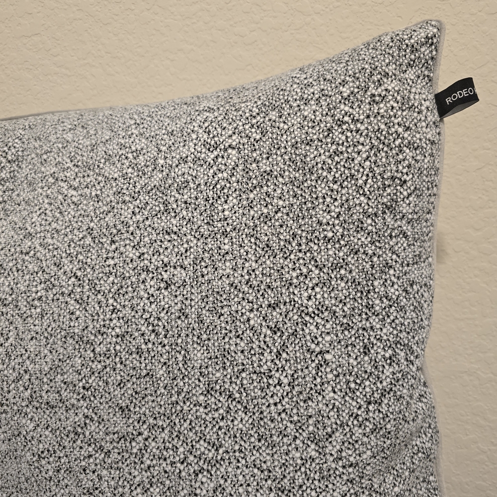 Free Shippng, 23in Pillow From Living Spaces - Picture 5 of 5